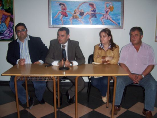 AUTORIDADES MUNICIPALES SE REÚNEN CON LOS VECINOS DE LAS VIÑAS –CARIVETE PARA EXPLICAR LAS LÍNEAS DE ACTUACIÓN DEL EQUIPO DE GOBIERNO, LOS PROYECTOS DE FUTURO E INVERSIONES A REALIZAR DURANTE ESTA LEGISLATURA EN ESTA PEDANÍA, Foto 1