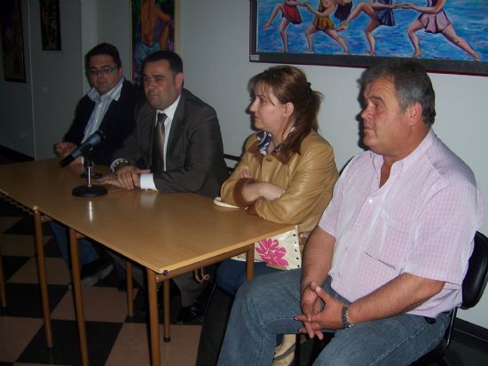 AUTORIDADES MUNICIPALES SE REÚNEN CON LOS VECINOS DE LAS VIÑAS –CARIVETE PARA EXPLICAR LAS LÍNEAS DE ACTUACIÓN DEL EQUIPO DE GOBIERNO, LOS PROYECTOS DE FUTURO E INVERSIONES A REALIZAR DURANTE ESTA LEGISLATURA EN ESTA PEDANÍA, Foto 2