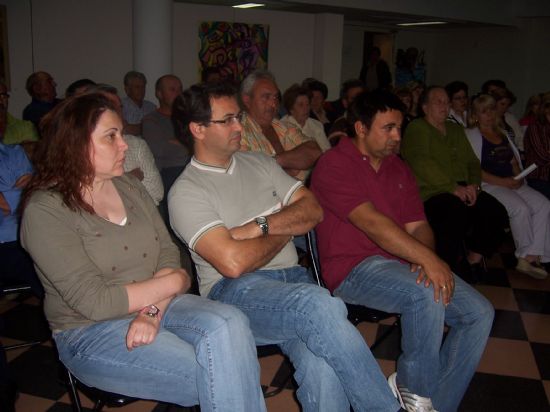 AUTORIDADES MUNICIPALES SE REÚNEN CON LOS VECINOS DE LAS VIÑAS –CARIVETE PARA EXPLICAR LAS LÍNEAS DE ACTUACIÓN DEL EQUIPO DE GOBIERNO, LOS PROYECTOS DE FUTURO E INVERSIONES A REALIZAR DURANTE ESTA LEGISLATURA EN ESTA PEDANÍA, Foto 3