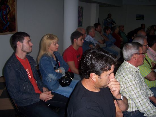 AUTORIDADES MUNICIPALES SE REÚNEN CON LOS VECINOS DE LAS VIÑAS –CARIVETE PARA EXPLICAR LAS LÍNEAS DE ACTUACIÓN DEL EQUIPO DE GOBIERNO, LOS PROYECTOS DE FUTURO E INVERSIONES A REALIZAR DURANTE ESTA LEGISLATURA EN ESTA PEDANÍA, Foto 4