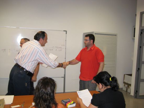 CLAUSURAN EL CURSO DE “INGLÉS BÁSICO” CON LA ENTREGA DE DIPLOMAS A LOS 17 ALUMNOS QUE HAN REALIZADO ESTA ACCIÓN FORMATIVA, Foto 4
