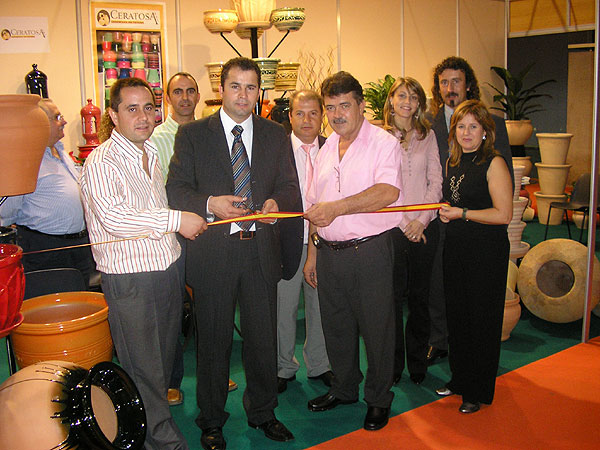 ARTESANOS DE TOTANA PRESENTAN SUS NUEVAS TENDENCIAS EN JARDINERÍA EN LA 35ª EDICIÓN DE IBERFLORA CELEBRADA EN VALENCIA, Foto 1