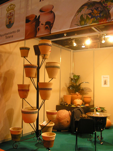 ARTESANOS DE TOTANA PRESENTAN SUS NUEVAS TENDENCIAS EN JARDINERÍA EN LA 35ª EDICIÓN DE IBERFLORA CELEBRADA EN VALENCIA, Foto 3