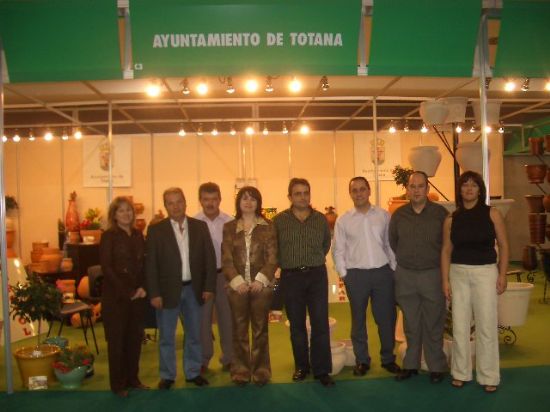 ARTESANOS DE TOTANA PRESENTAN SUS NUEVAS TENDENCIAS EN JARDINERÍA EN LA XXXVI EDICIÓN DE IBERFLORA CELEBRADA EN VALENCIA, Foto 1