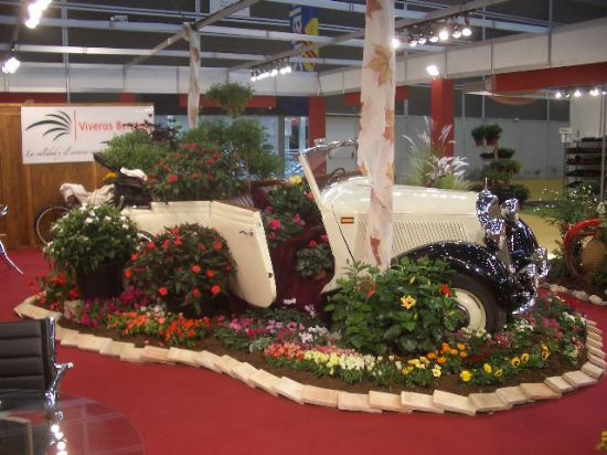 ARTESANOS DE TOTANA PRESENTAN SUS NUEVAS TENDENCIAS EN JARDINERÍA EN LA XXXVI EDICIÓN DE IBERFLORA CELEBRADA EN VALENCIA, Foto 7