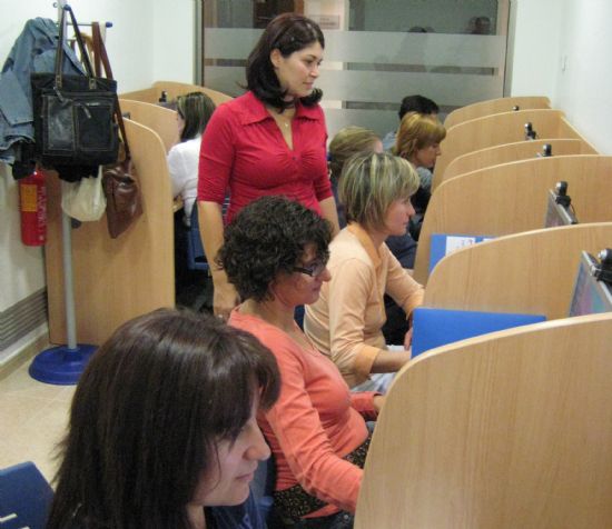 LAS PERSONAS QUE HAN REALIZADO “TALLERES DE INFORMÁTICA PARA TOD@S” PODRÁN RECOGER SUS DIPLOMAS EL JUEVES 25 DE OCTUBRE EN EL CENTRO SOCIOCULTURAL “LA CÁRCEL” (2007), Foto 1