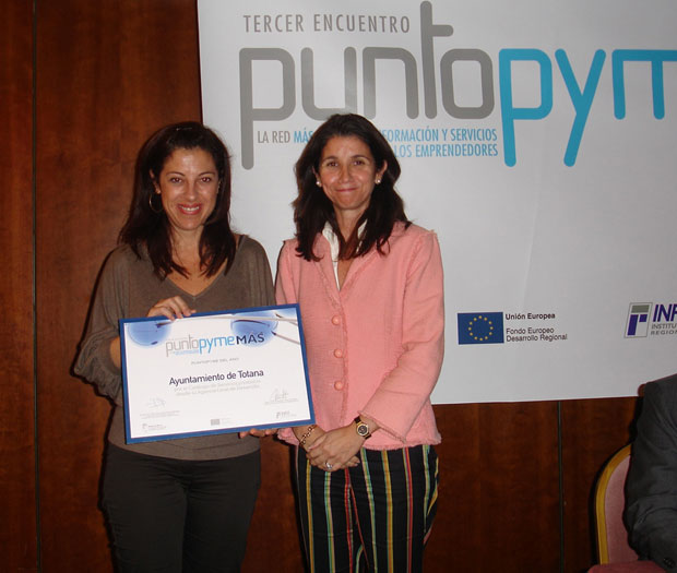 EL AYUNTAMIENTO DE TOTANA RECIBE EL “PREMIO AL PUNTOPYME DEL AÑO” POR EL CATÁLOGO DE SERVICIOS PRESTADOS DESDE SU AGENCIA DE DESARROLLO LOCAL, Foto 1