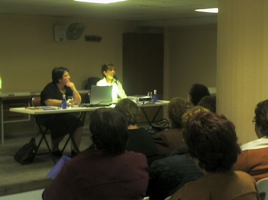 LA CONCEJALÍA DE LA MUJER ORGANIZA UNA CHARLA PARA CONMEMORAR EL DÍA INTERNACIONAL CONTRA LA VIOLENCIA DE GÉNERO, Foto 1