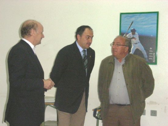 UN TOTAL DE 17 PERSONAS REALIZAN EL “CURSO DE ÁRBITROS DE FÚTBOL Y FÚTBOL 7” CLASURADO POR EL CONCEJAL DE DEPORTES Y REPRESENTANTES DE LA FEDERACIÓN DE ÁRBITROS MURCIANA Y EL COMITÉ TERRITORIAL DE ÁRBITROS (2007), Foto 4