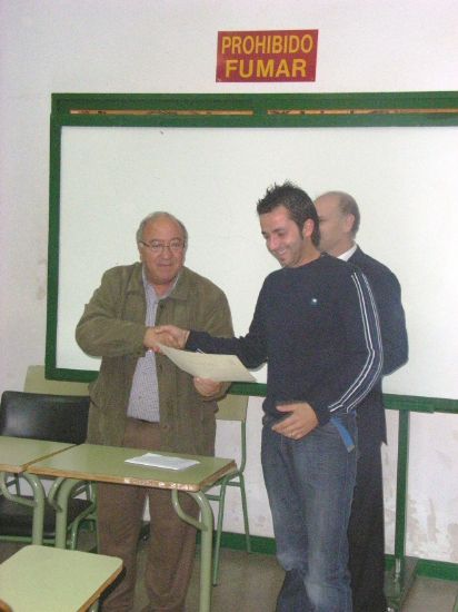 UN TOTAL DE 17 PERSONAS REALIZAN EL “CURSO DE ÁRBITROS DE FÚTBOL Y FÚTBOL 7” CLASURADO POR EL CONCEJAL DE DEPORTES Y REPRESENTANTES DE LA FEDERACIÓN DE ÁRBITROS MURCIANA Y EL COMITÉ TERRITORIAL DE ÁRBITROS (2007), Foto 8