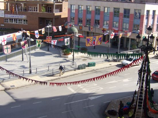 ALGUNAS CALLES CÉNTRICAS DE LA LOCALIDAD PERMANECERÁN CORTADAS AL TRÁFICO DURANTE TODO EL FIN DE SEMANA CON MOTIVO DE LA CELEBRACIÓN DEL “MERCADO MEDIEVAL” EN LA PLAZA DE LA CONSTITUCIÓN, QUE SE INAUGURA MAÑANA SÁBADO, Foto 1