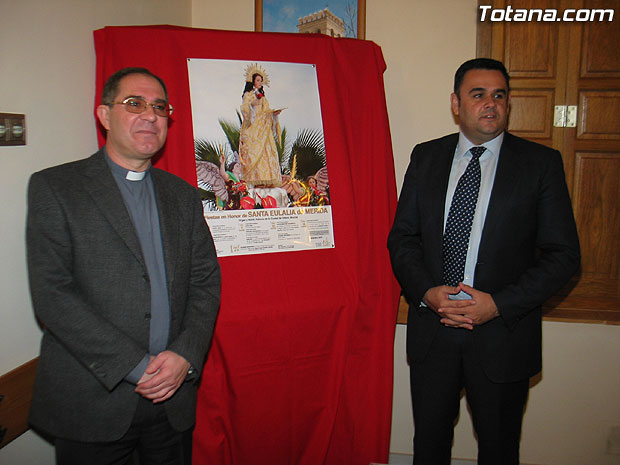 EL ALCALDE DE TOTANA Y EL PÁRROCO DE SANTIAGO PRESENTAN EL CARTEL ANUNCIADOR DEL PROGRAMA DE ACTOS RELIGIOSOS DE LAS FIESTAS DE SANTA EULALIA´2007 (2007), Foto 1