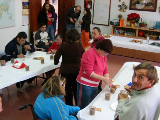 LOS ALUMNOS Y PROFESORES DEL CENTRO OCUPACIONAL CELEBRAN LA LLEGADA DE LA NAVIDAD, Foto 2