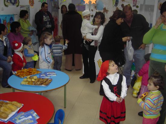 LOS CONCEJALES DE EDUCACIÓN E INFANCIA VISITAN LAS FIESTAS DE NAVIDAD DE LAS ESCUELAS INFANTILES DE TOTANA, Foto 2