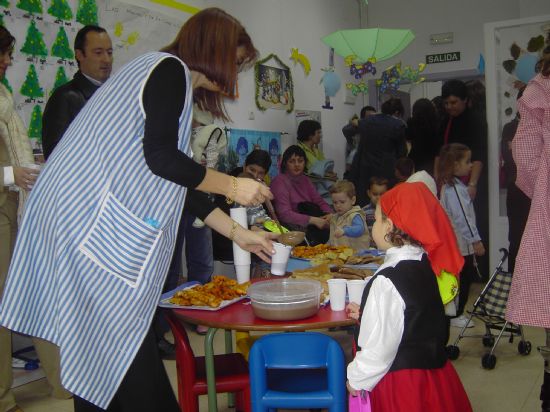 LOS CONCEJALES DE EDUCACIÓN E INFANCIA VISITAN LAS FIESTAS DE NAVIDAD DE LAS ESCUELAS INFANTILES DE TOTANA, Foto 3