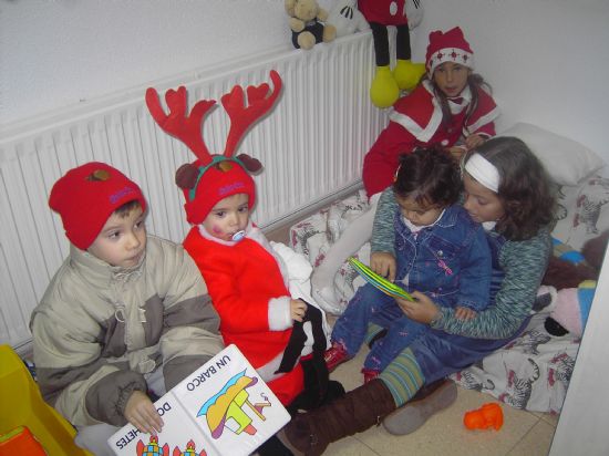 LOS CONCEJALES DE EDUCACIÓN E INFANCIA VISITAN LAS FIESTAS DE NAVIDAD DE LAS ESCUELAS INFANTILES DE TOTANA, Foto 6