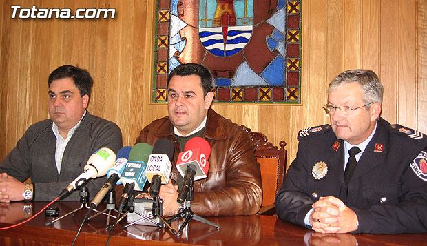 LA CONCEJALÍA DE SEGURIDAD INICIA, POR SEGUNGO AÑO CONSECUTIVO, LA CAMPAÑA COMPRAS SEGURAS PARA MEJORAR SEGURIDAD Y REGULAR TRÁFICO EN CALLES COMERCIALES POR MOTIVO COMPRAS NAVIDAD Y REYES   , Foto 1