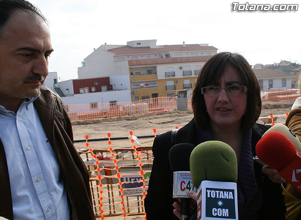 LAS OBRAS DE URBANIZACIÓN DE LAS VIVIENDAS DE “EL CABECICO”, CUYOS PLAZOS ESTABLECIDOS SE ESTÁN CUMPLIENDO, ESTARÁN FINALIZADAS PARA EL MES DE MARZO (2008), Foto 1