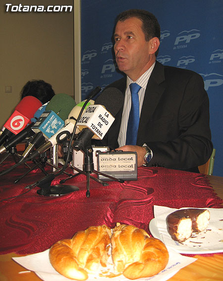 EL ALCALDE JUAN MORALES ANUNCIA EL COMPROMISO DE VALCÁRCEL PARA LA CREACIÓN DE LA NUEVA BASE DEL 061 EN TOTANA, Foto 1