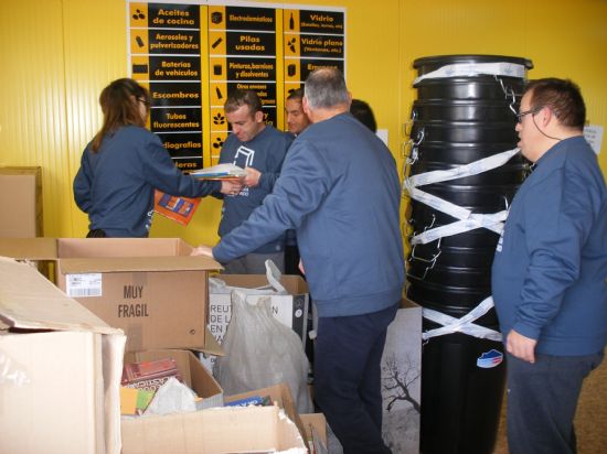 EL “PROYECTO LIBRO” PERMITE RECICLAR TRES TONELADAS DE MATERIAL DIDÁCTICO ESCOLAR PARA NIÑOS DE PERÚ Y NICARAGUA EN EL ECOPARQUE DE TOTANA, Foto 2