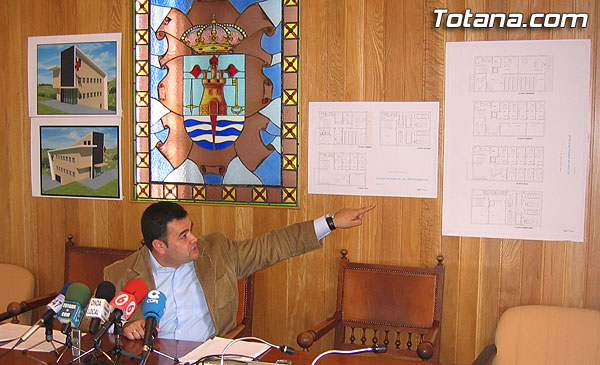 EL PORTAVOZ DEL EQUIPO DE GOBIERNO DIO UNA RUEDA DE PRENSA PARA HACER BALANCE DE LOS ACUERDOS ADOPTADOS POR LA JUNTA DE GOBIERNO LOCAL, ENTRE OTROS ASUNTOS (2006), Foto 2