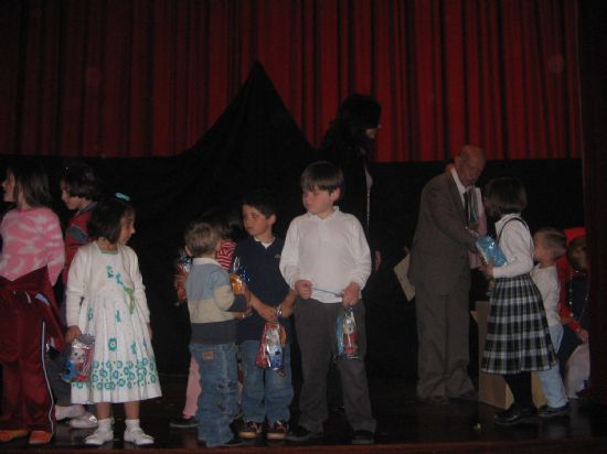 ENTREGAN LOS PREMIOS DEL IV CONCURSO DE DIBUJO, CUENTO Y POESÍA EN LA BIBLIOTECA MUNICIPAL CON MOTIVO DEL DÍA DEL LIBRO, Foto 2