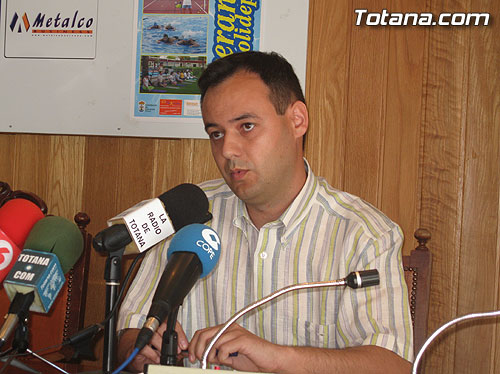 SE PRESENTA EL PROGRAMA VERANO POLIDEPORTIVO´2006 QUE ABARCA UNA AMPLIA OFERTA PARA JUNIO, JULIO Y AGOSTO, Foto 3