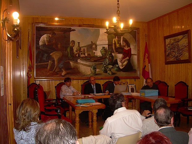 LA CONCEJAL DE ARTESANÍA PARTICIPA EN LA PRIMERA ASAMBLEA DE LA ASOCIACIÓN ESPAÑOLA DE CIUDADES DE LA CERÁMICA, QUE SE CELEBRÓ EN LA LOCALIDAD TOLEDANA DE PUENTE DEL ARZOBISPO, Foto 2