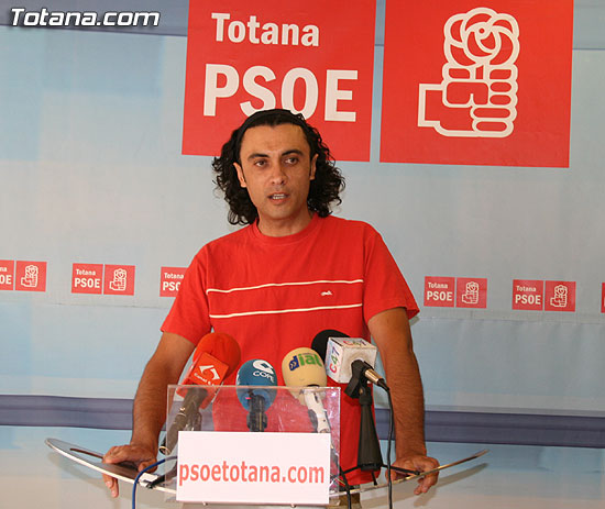 El concejal socialista Martínez Usero asegura que Valverde declarará en calidad de imputado por el caso Tótem el próximo 29 de julio (2008), Foto 1
