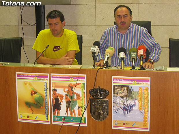 EL PROGRAMA DE ACTIVIDADES DEPORTIVAS DE LA NUEVA TEMPORADA DE INVIERNO 2007-08, AL QUE LOS USUARIOS SE PUEDEN INSCRIBIR DESDE HOY, INCLUYE DOS MODALIDADES NUEVAS COMO LA DE BALONMANO Y CICLISMO (2007), Foto 1