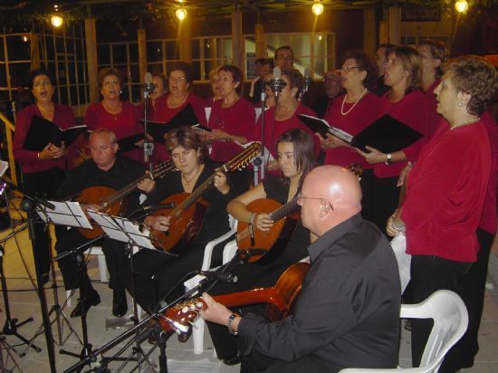 EL PROGRAMA DE FIESTAS DEL CENTRO MUNICIPAL DE PERSONAS MAYORES SE INICIA HOY CON LA CELEBRACIÓN DE UNA MISA CANTADA POR EL CORO “SANTA CECILIA” Y LA CORONACIÓN DE LA REINA 2007 JUNTO A SUS DAMAS DE HONOR (2007), Foto 1