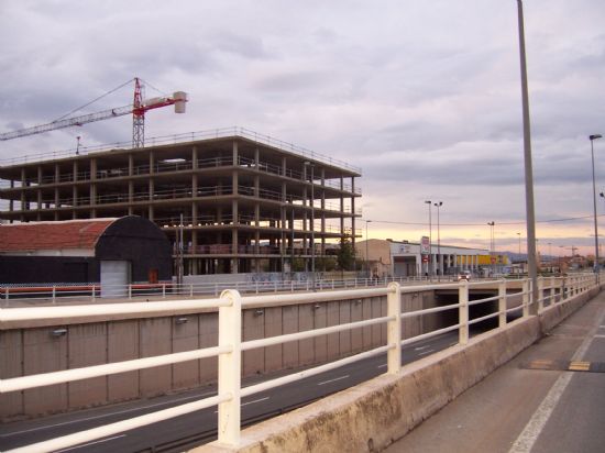 EL CONSISTORIO CONSTRUIRÁ UNA PASARELA PEATONAL QUE ATRAVIESE LA AVENIDA JUAN CARLOS I Y COMUNIQUE EL BARRIO DE TRIPTOLEMOS CON LA PARTE ALTA DEL CASCO URBANO (2007), Foto 1