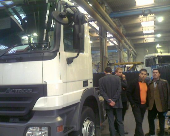 REALIZAN UNA VISITA PARA CONOCER EL PROCESO DE FABRICACIÓN DE TRES VEHÍCULOS RECOLECTORES DE RECOGIDA DE RESIDUOS SÓLIDOS QUE PRESTARÁN SERVICIO EN BREVE POR LAS CALLES DE TOTANA, Foto 5