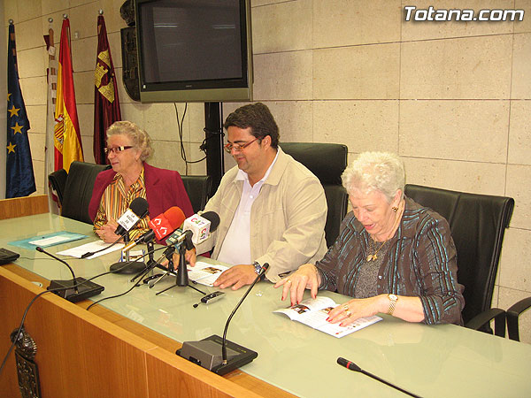 EL “VIII ENCUENTRO DE VOLUNTARIADO TOTANERO” IMPARTIRÁ EL CURSO SOBRE “LA RELACIÓN DE AYUDA Y TERAPIAS DIRIGIDAS A VOLUNTARIOS Y CUIDADORES DE ENFERMOS DE ALZHEMIER”  DEL 5 AL 23 DE NOVIEMBRE (2007), Foto 2