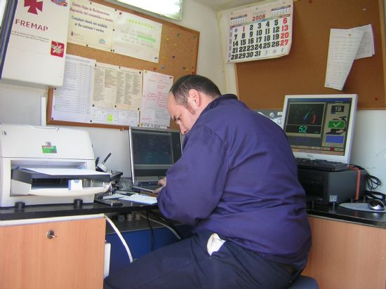 LA UNIDAD MÓVIL DE LA INSPECCIÓN TÉCNICA DE VEHÍCULOS (ITV), UBICADA EN EL RECINTO FERIAL, PASÓ LA REVISIÓN OBLIGATORIA A 25 CICLOMOTORES (2008), Foto 3