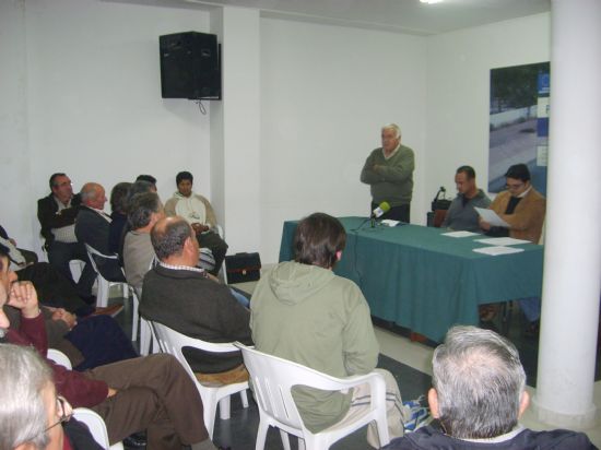 EL AYUNTAMIENTO ACTUARÁ DE MEDIADOR CON LOS SINDICATOS AGRARIOS Y GANADEROS PARA FACILITAR UNA BOLSA DE TRABAJO AL COLECTIVO DE PERSONAS AFECTADAS POR LAS RECIENTES INSPECCIONES DEL SERVICIO DE TRABAJO AL SECTOR (2008), Foto 2