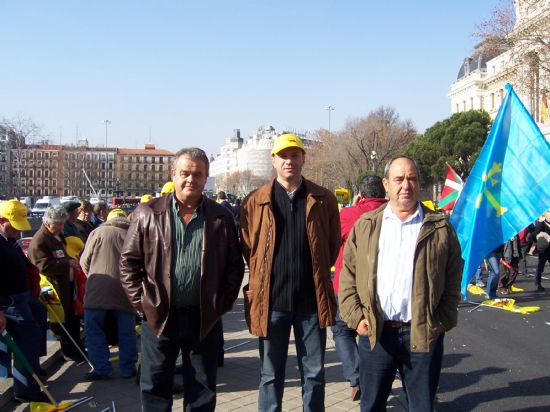 EL CONCEJAL DE AGRICULTURA Y GANADERÍA ACOMPAÑA AL MEDIO CENTENAR DE GANADEROS DE LA LOCALIDAD A LA MANIFESTACIÓN DE MADRID EN SUS REIVINDICACIONES POR LA CRISIS DEL SECTOR Y RECLAMAR AYUDAS AL MINISTERIO, Foto 5