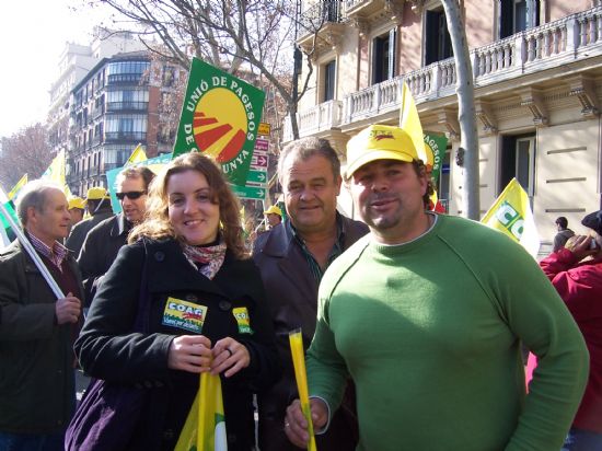 EL CONCEJAL DE AGRICULTURA Y GANADERÍA ACOMPAÑA AL MEDIO CENTENAR DE GANADEROS DE LA LOCALIDAD A LA MANIFESTACIÓN DE MADRID EN SUS REIVINDICACIONES POR LA CRISIS DEL SECTOR Y RECLAMAR AYUDAS AL MINISTERIO, Foto 6