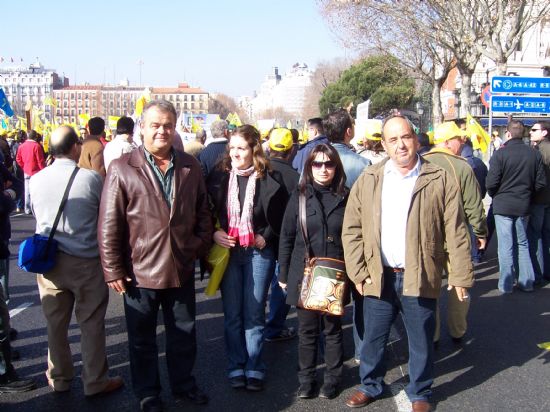 EL CONCEJAL DE AGRICULTURA Y GANADERÍA ACOMPAÑA AL MEDIO CENTENAR DE GANADEROS DE LA LOCALIDAD A LA MANIFESTACIÓN DE MADRID EN SUS REIVINDICACIONES POR LA CRISIS DEL SECTOR Y RECLAMAR AYUDAS AL MINISTERIO, Foto 7