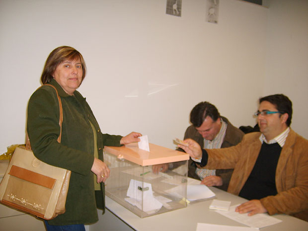 ESPERANZA MARTINEZ MESEGUER ES LA PRIMERA MUJER QUE SALE ELEGIDA POR LOS VECINOS COMO ALCALDESA PEDÁNEA DE LA COSTERA (2008), Foto 2