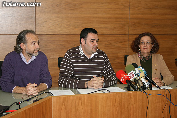 EL AYUNTAMIENTO DE TOTANA Y LOS I.ES. “JUAN DE LA CIERVA” Y “PRADO MAYOR” FIRMAN UN ACUERDO DE COLABORACIÓN PARA ESTABLECER UN PUNTO DE INFORMACIÓN JUVENIL EN LOS CENTROS EDUCATIVOS Y CREAR LA FIGURA DEL “CORRESPONSAL JUVENIL”, Foto 2