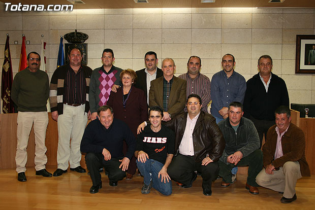 REALIZAN UN RECONOCIMIENTO PÚBLICO A LOS OCHO ALCALDE-PEDÁNEOS Y A LOS MIEMBROS DE LA JUNTA VECINAL DE EL PARETÓN POR LA LABOR REALIZADA DURANTE LA PASADA LEGISLATURA, Foto 1
