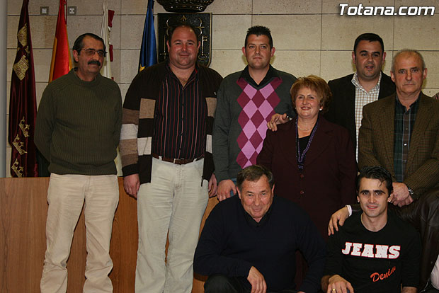 REALIZAN UN RECONOCIMIENTO PÚBLICO A LOS OCHO ALCALDE-PEDÁNEOS Y A LOS MIEMBROS DE LA JUNTA VECINAL DE EL PARETÓN POR LA LABOR REALIZADA DURANTE LA PASADA LEGISLATURA, Foto 2