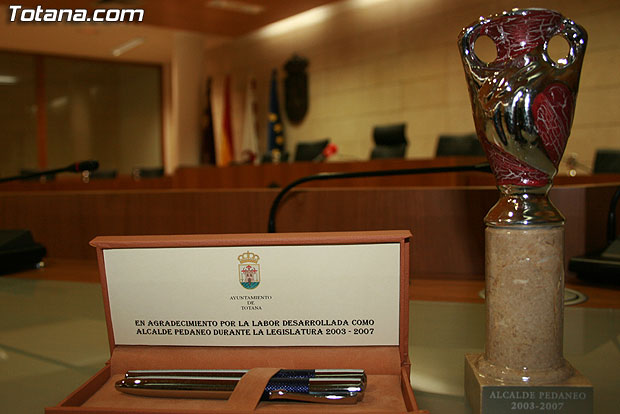REALIZAN UN RECONOCIMIENTO PÚBLICO A LOS OCHO ALCALDE-PEDÁNEOS Y A LOS MIEMBROS DE LA JUNTA VECINAL DE EL PARETÓN POR LA LABOR REALIZADA DURANTE LA PASADA LEGISLATURA, Foto 4