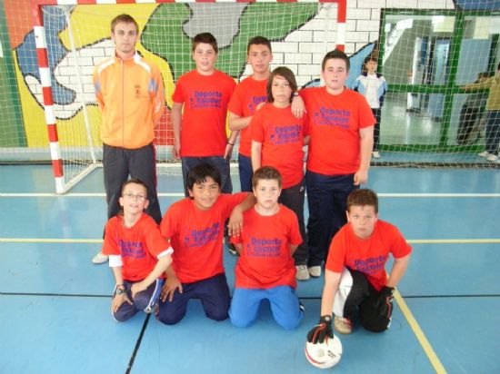 LA JORNADA DE FÚTBOL SALA ALEVÍN, ENMARCADA EN LOS JUEGOS ESCOLARES DEL PROGRAMA DE DEPORTE ESCOLAR, CUENTA CON LA PARTICIPACIÓN DE LOS NUEVE CENTROS DE ENSEÑANZA PRIMARIA DE LA LOCALIDAD, Foto 3