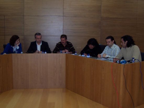 EL PLENO APRUEBA POR UNANIMIDAD LA PUESTA EN FUNCIONAMIENTO DE UN “SERVICIO DE RESPIRO FAMILIAR Y APOYO A FAMILIAS CON PERSONAS DEPENDIENTES”, ENTRE MÁS DE UNA VEINTENA DE PROPUESTAS (2008), Foto 3