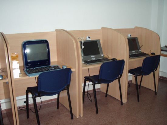 LOS VECINOS DEL BARRIO SAN FRANCISCO CUENTAN YA CON UN AULA CON CONEXIÓN A INTERNET, Foto 4