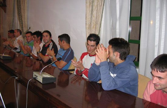 ALCALDE Y CONCEJAL DE DEPORTES REALIZAN RECEPCIÓN OFICIAL PLANTILLA Y DIRECTIVA CAPUCHINOS FÚTBOL SALSA POR ASCENSO A PRIMERA DIVISIÓN A , Foto 1