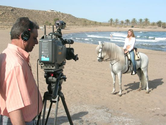 LA PLAYA MAZARRONERA DE PERCHELES PROTAGONISTA DE UNA GRABACIÓN DE TVE , Foto 1