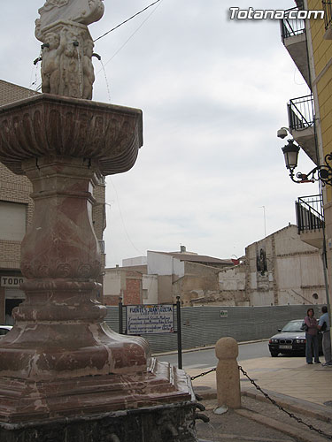 EL PSOE ASEGURA QUE LA FACHADA DEL EDIFICIO LOS CARLOS HA SIDO DEMOLIDA CON CONSENTIMIENTO MUNICIPAL, Foto 2